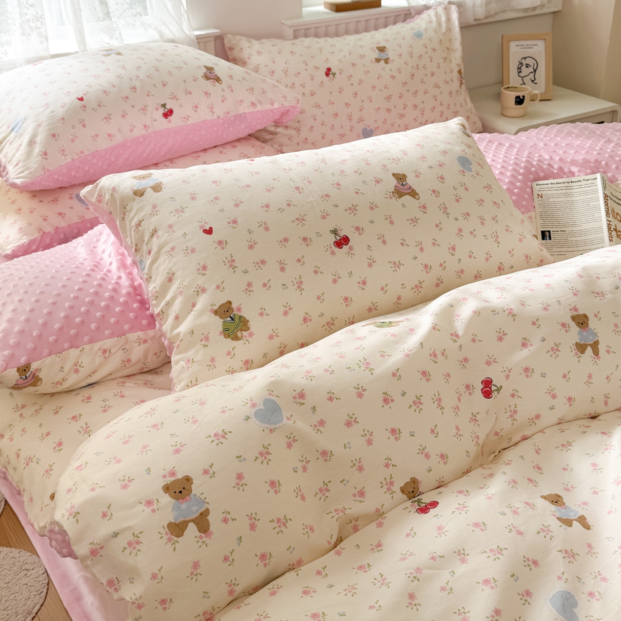 91家纺网 家纺一手货源 找家纺 雯雨家纺 2025新款ab版全棉豆豆绒婴儿绒牛奶绒四件套 小熊慕斯