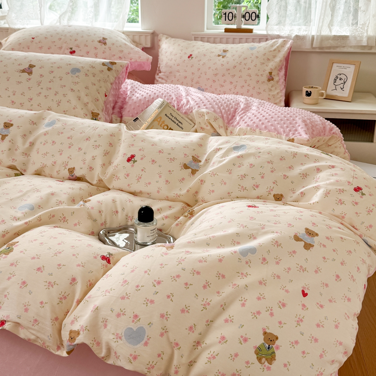 91家纺网 家纺一手货源 找家纺 雯雨家纺 2025新款ab版全棉豆豆绒婴儿绒牛奶绒四件套 小熊慕斯