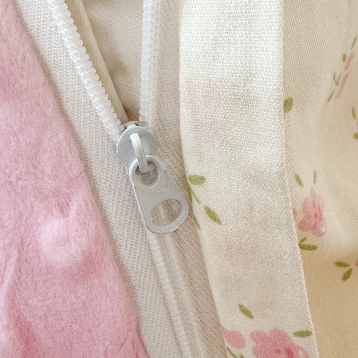 91家纺网 家纺一手货源 找家纺 雯雨家纺 2025新款ab版全棉豆豆绒婴儿绒牛奶绒四件套 小熊慕斯