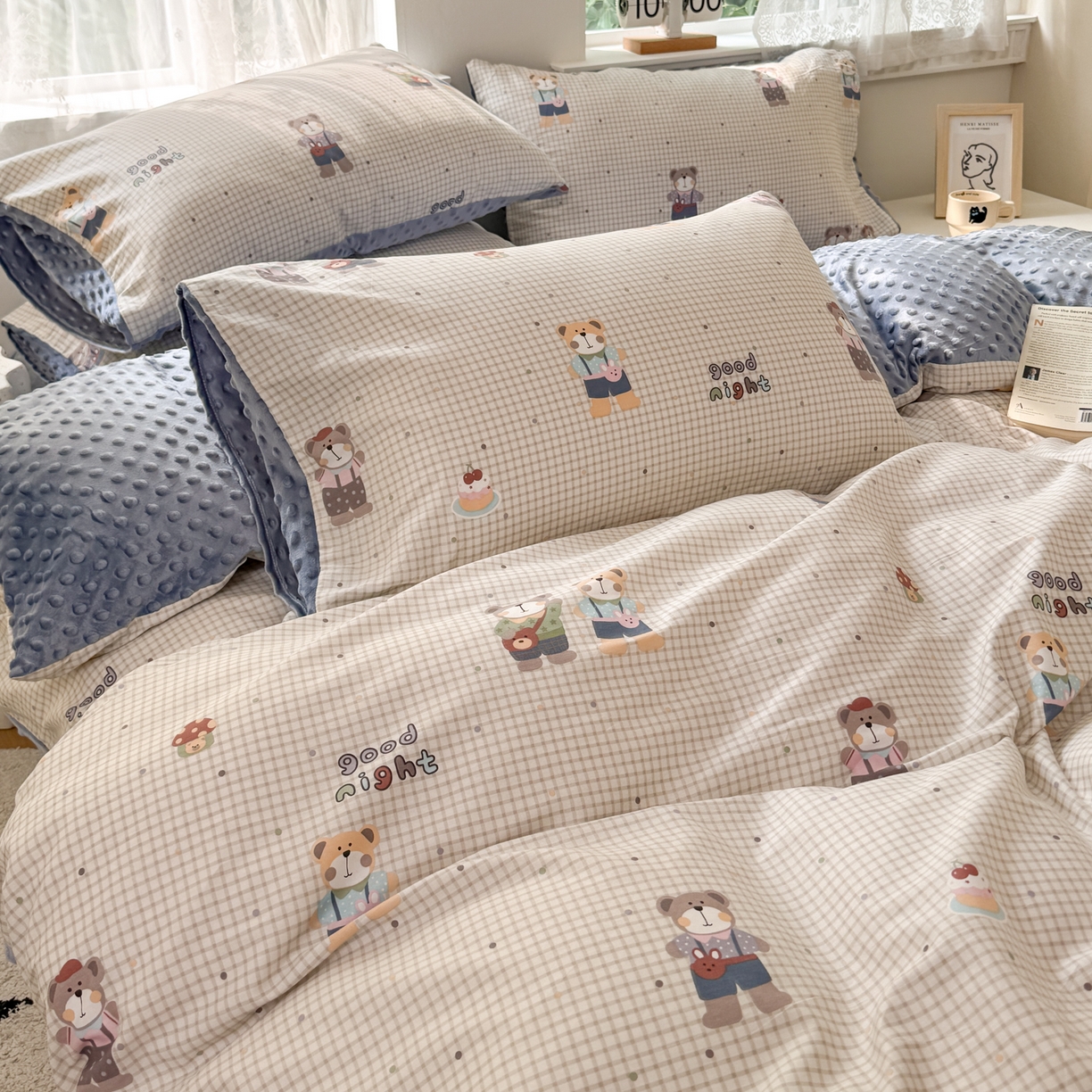 91家纺网 家纺一手货源 找家纺 雯雨家纺 2025新款ab版全棉豆豆绒婴儿绒牛奶绒四件套 小熊系铃