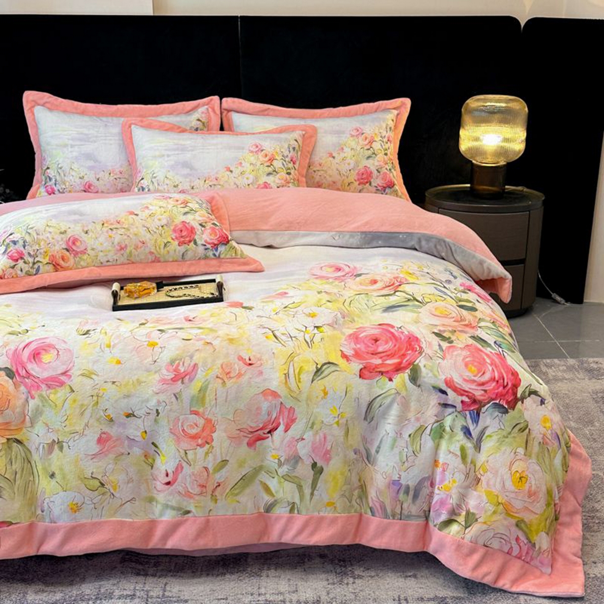 91家纺网 家纺一手货源 找家纺 诺梵家纺 2025新款数码印花牛奶绒四件套（控价：159） 花本汐