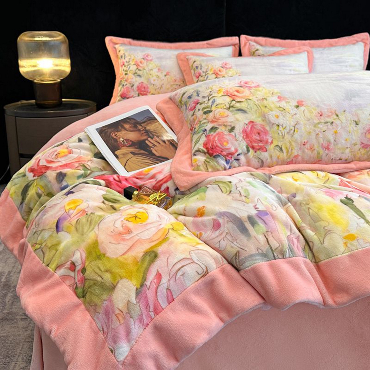 91家纺网 家纺一手货源 找家纺 诺梵家纺 2025新款数码印花牛奶绒四件套（控价：159） 花本汐