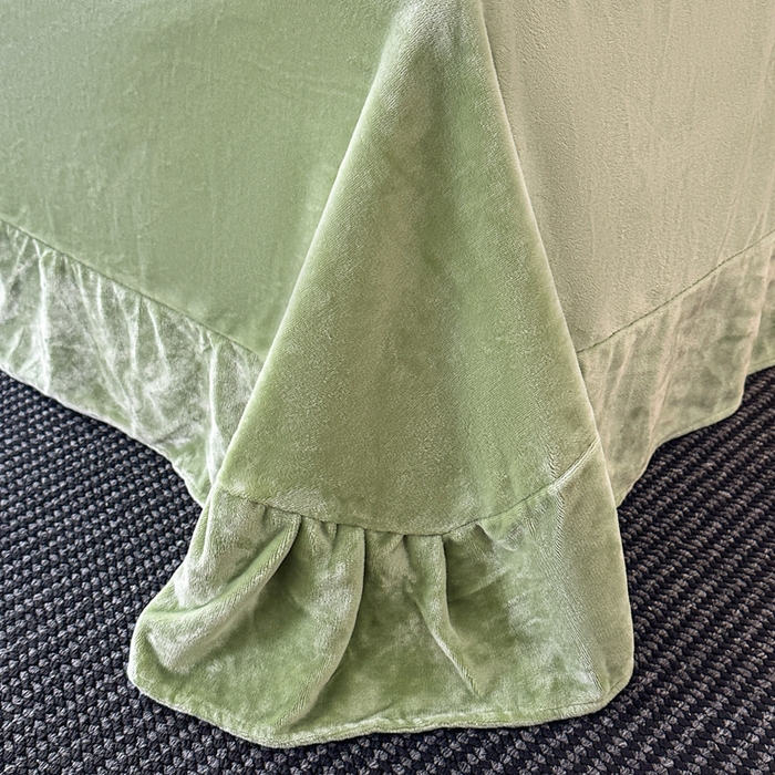 91家纺网 家纺一手货源 找家纺 诺梵家纺 2025新款8.2斤宽边织带雕花绒牛奶绒四件套 巴洛克-绿