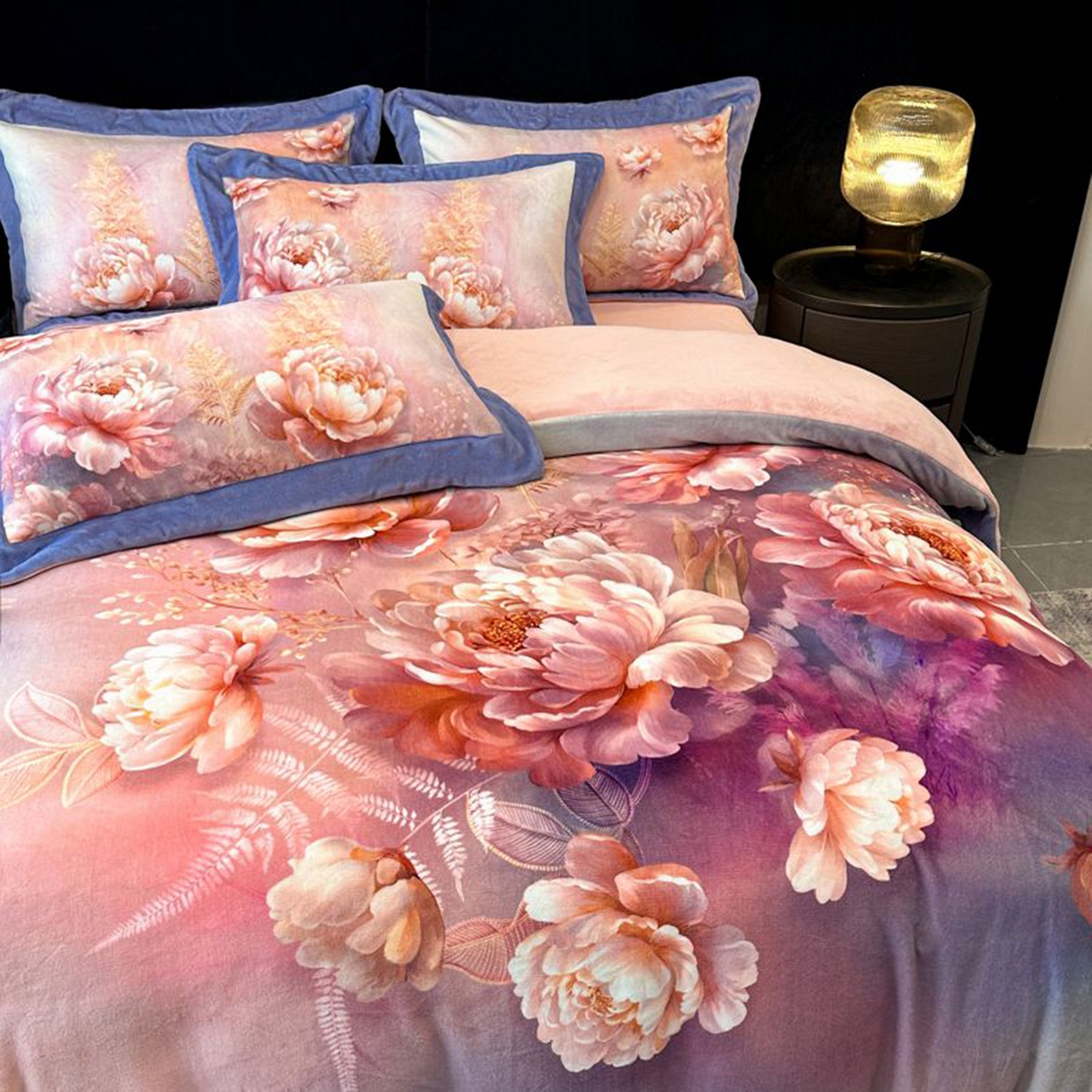 91家纺网 家纺一手货源 找家纺 诺梵家纺 2025新款数码印花牛奶绒四件套（控价：159） 漫野