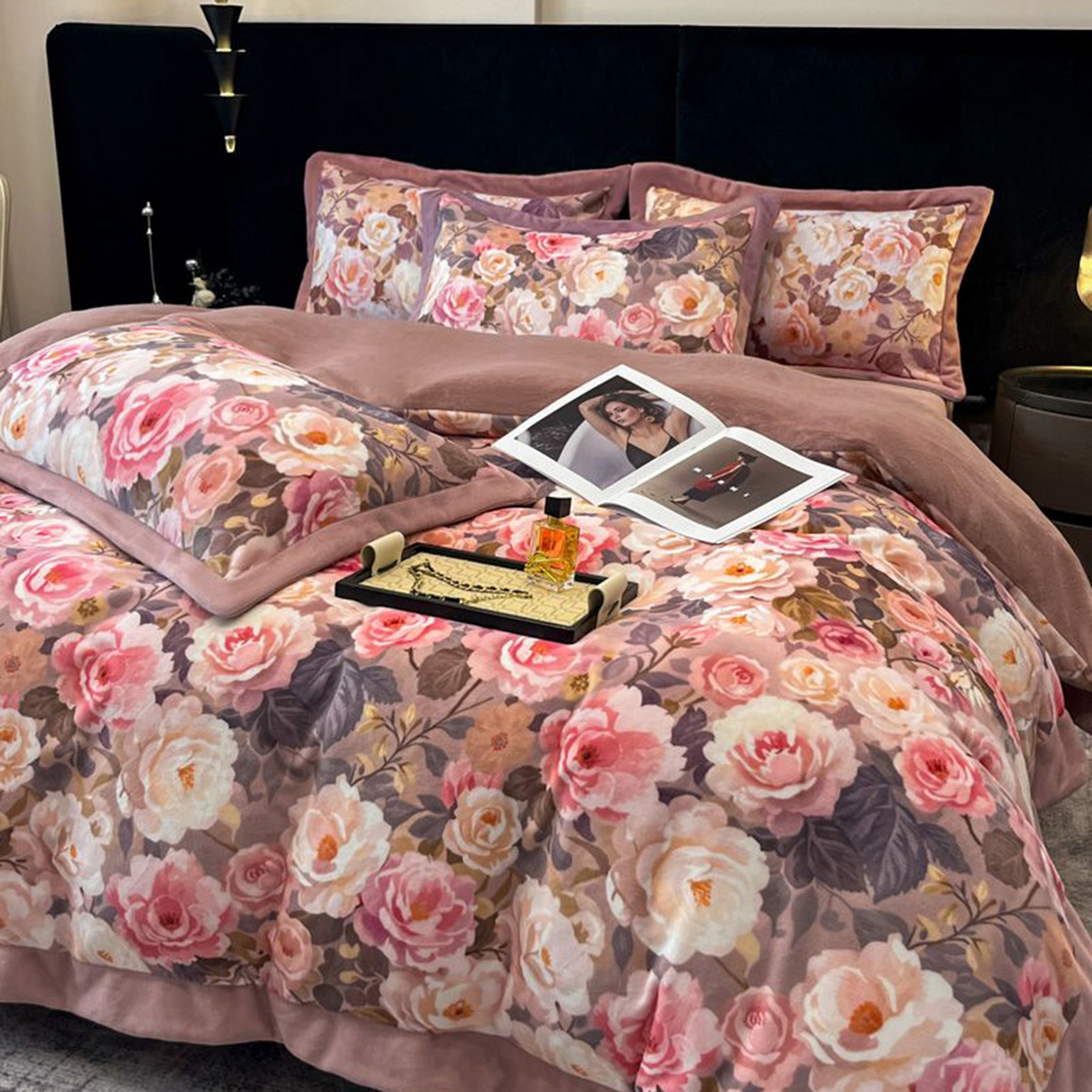91家纺网 家纺一手货源 找家纺 诺梵家纺 2025新款数码印花牛奶绒四件套（控价：159） 玫瑰花园-豆沙