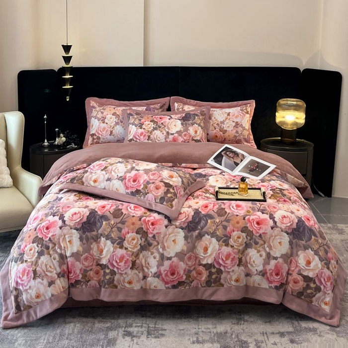 91家纺网 家纺一手货源 找家纺 诺梵家纺 2025新款数码印花牛奶绒四件套（控价：159） 玫瑰花园-豆沙