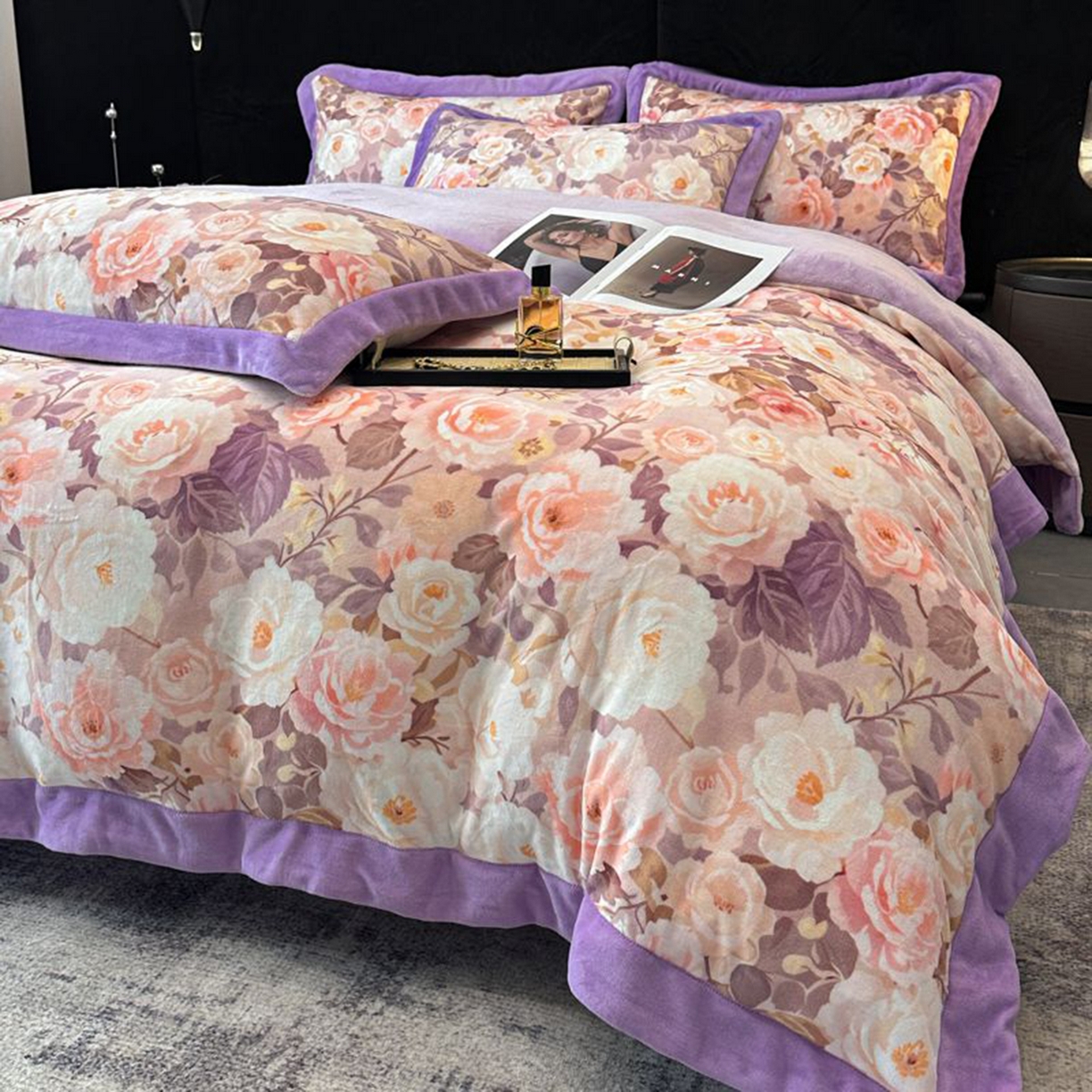 91家纺网 家纺一手货源 找家纺 诺梵家纺 2025新款数码印花牛奶绒四件套（控价：159） 玫瑰花园-紫