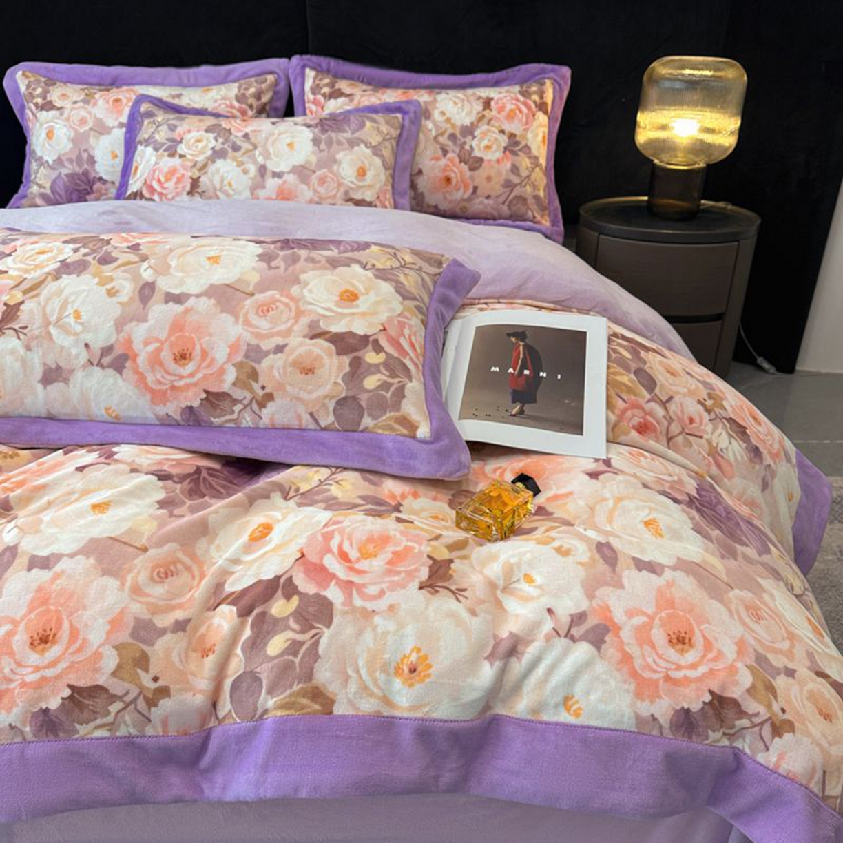 91家纺网 家纺一手货源 找家纺 诺梵家纺 2025新款数码印花牛奶绒四件套（控价：159） 玫瑰花园-紫