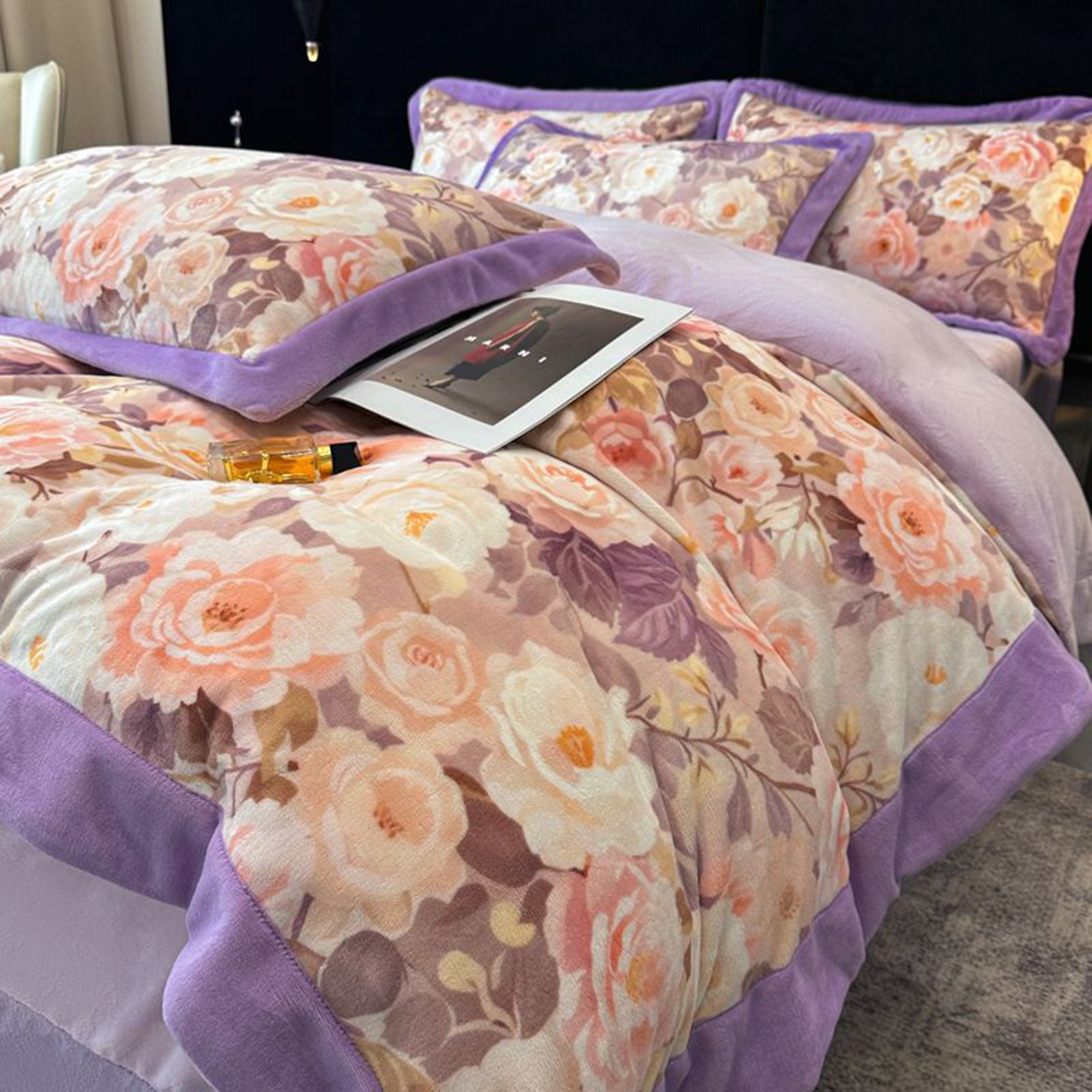 91家纺网 家纺一手货源 找家纺 诺梵家纺 2025新款数码印花牛奶绒四件套（控价：159） 玫瑰花园-紫