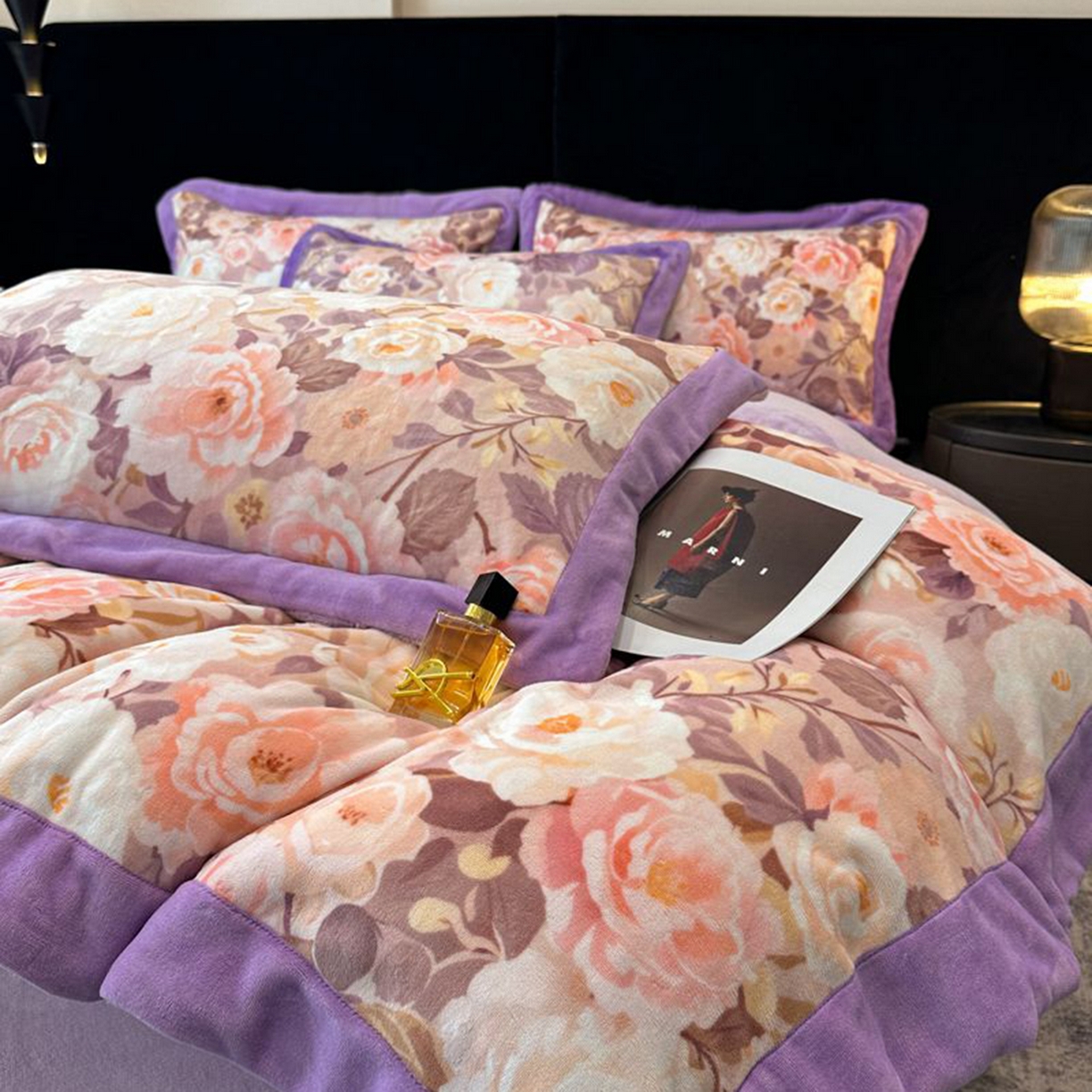 91家纺网 家纺一手货源 找家纺 诺梵家纺 2025新款数码印花牛奶绒四件套（控价：159） 玫瑰花园-紫