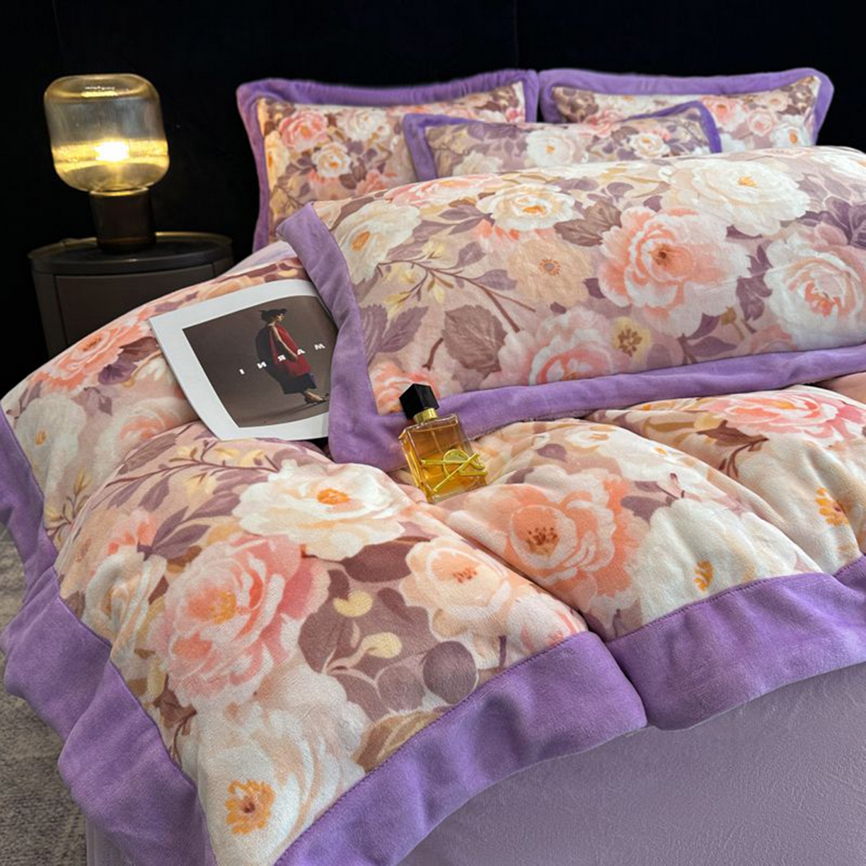 91家纺网 家纺一手货源 找家纺 诺梵家纺 2025新款数码印花牛奶绒四件套（控价：159） 玫瑰花园-紫