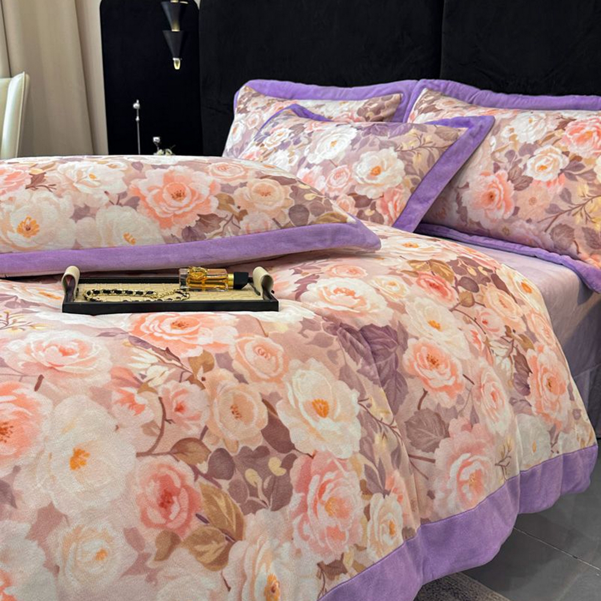 91家纺网 家纺一手货源 找家纺 诺梵家纺 2025新款数码印花牛奶绒四件套（控价：159） 玫瑰花园-紫
