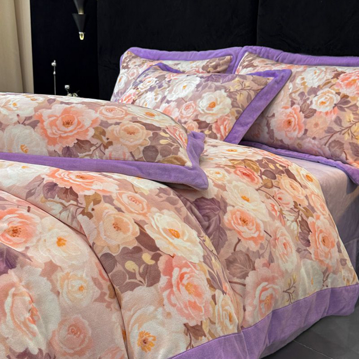 91家纺网 家纺一手货源 找家纺 诺梵家纺 2025新款数码印花牛奶绒四件套（控价：159） 玫瑰花园-紫