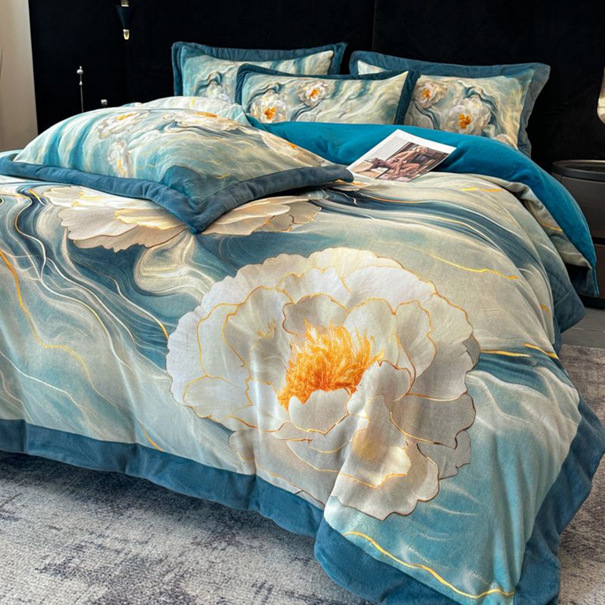 91家纺网 家纺一手货源 找家纺 诺梵家纺 2025新款数码印花牛奶绒四件套（控价：159） 听溪