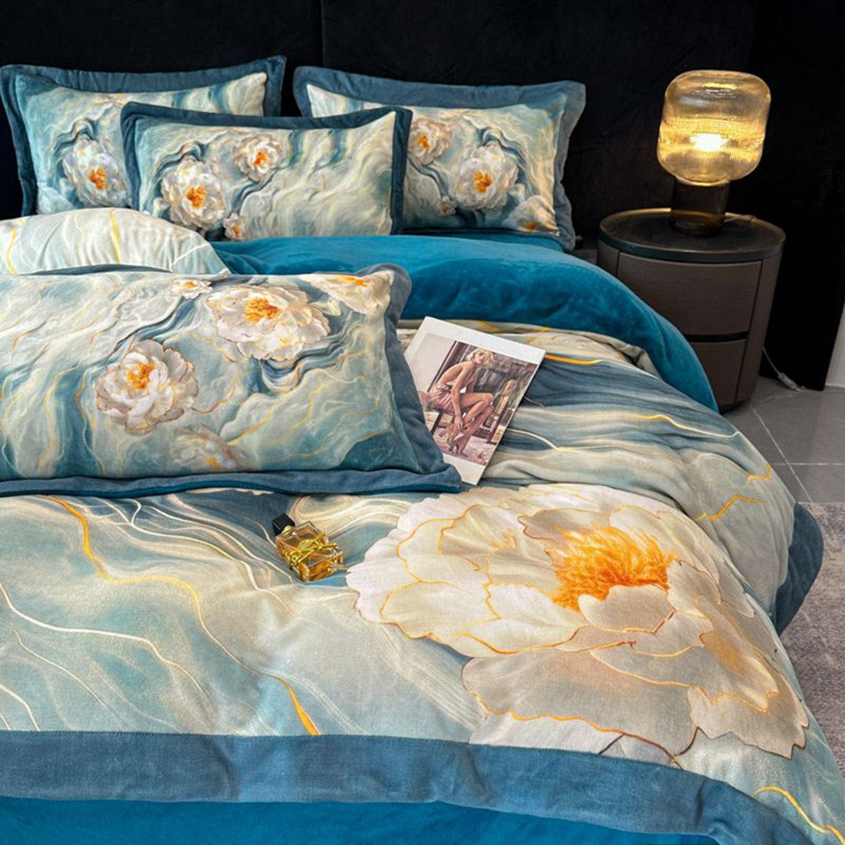 91家纺网 家纺一手货源 找家纺 诺梵家纺 2025新款数码印花牛奶绒四件套（控价：159） 听溪