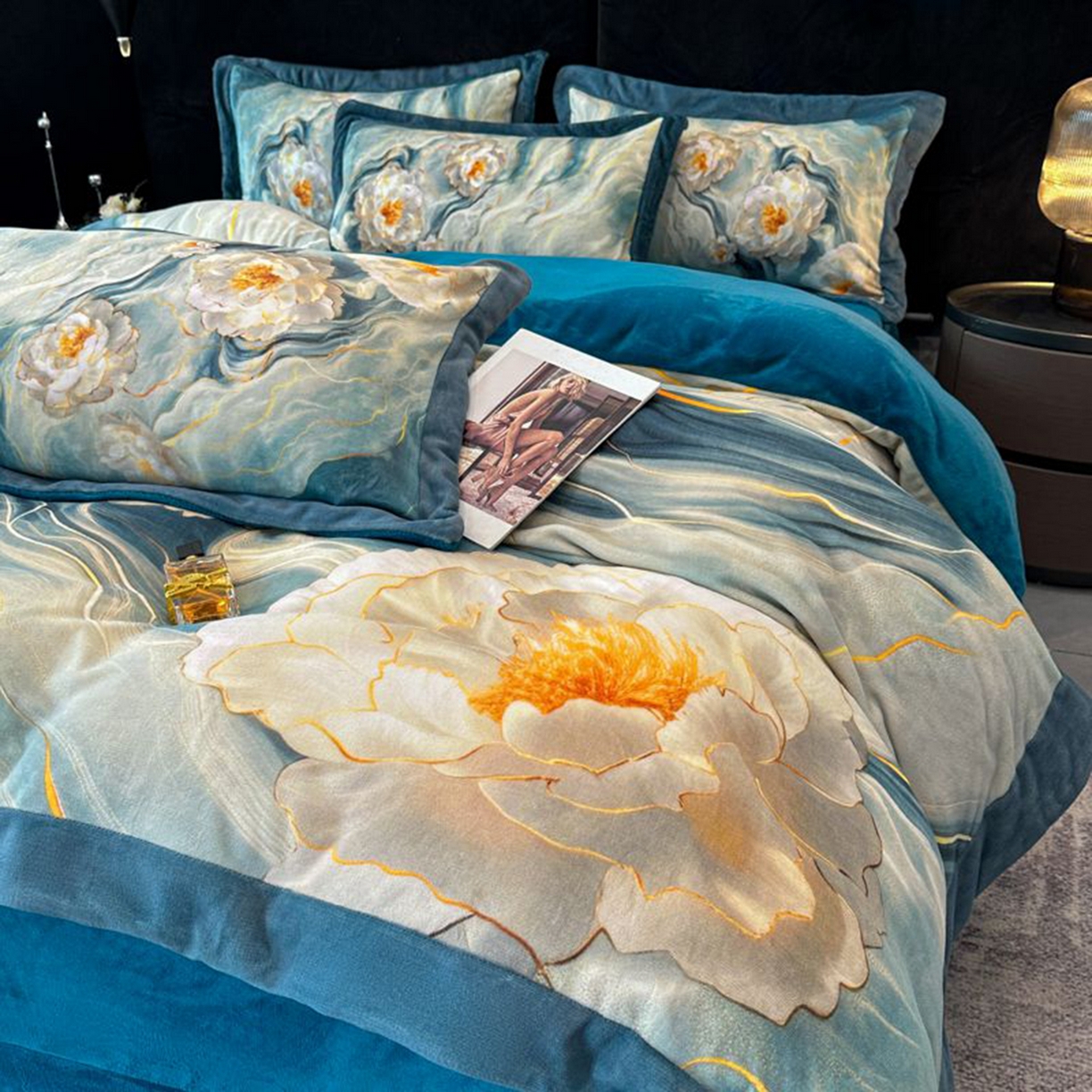 91家纺网 家纺一手货源 找家纺 诺梵家纺 2025新款数码印花牛奶绒四件套（控价：159） 听溪