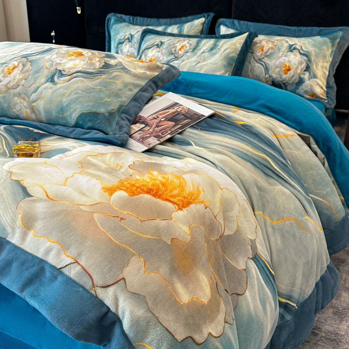 91家纺网 家纺一手货源 找家纺 诺梵家纺 2025新款数码印花牛奶绒四件套（控价：159） 听溪