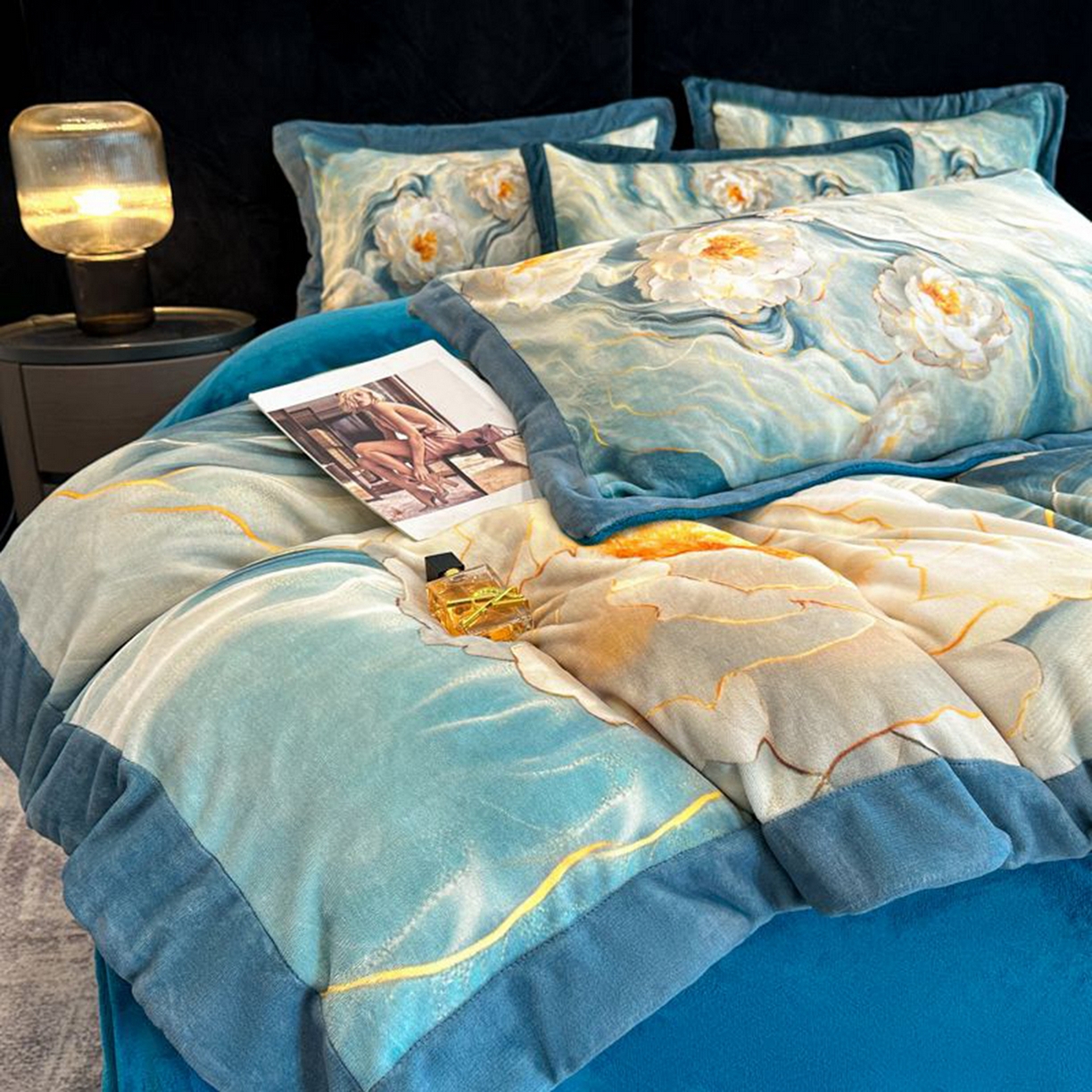 91家纺网 家纺一手货源 找家纺 诺梵家纺 2025新款数码印花牛奶绒四件套（控价：159） 听溪