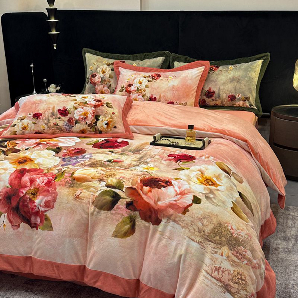 91家纺网 家纺一手货源 找家纺 诺梵家纺 2025新款数码印花牛奶绒四件套（控价：159） 伊甸园-粉