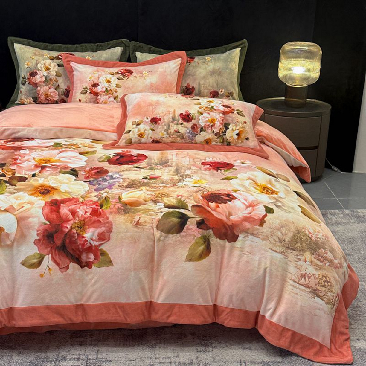 91家纺网 家纺一手货源 找家纺 诺梵家纺 2025新款数码印花牛奶绒四件套（控价：159） 伊甸园-粉