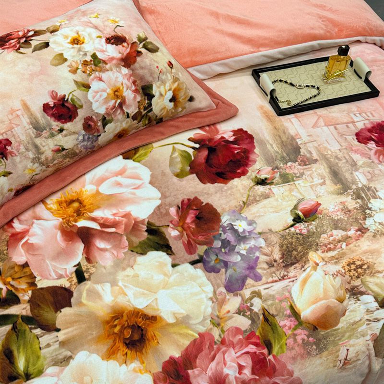 91家纺网 家纺一手货源 找家纺 诺梵家纺 2025新款数码印花牛奶绒四件套（控价：159） 伊甸园-粉