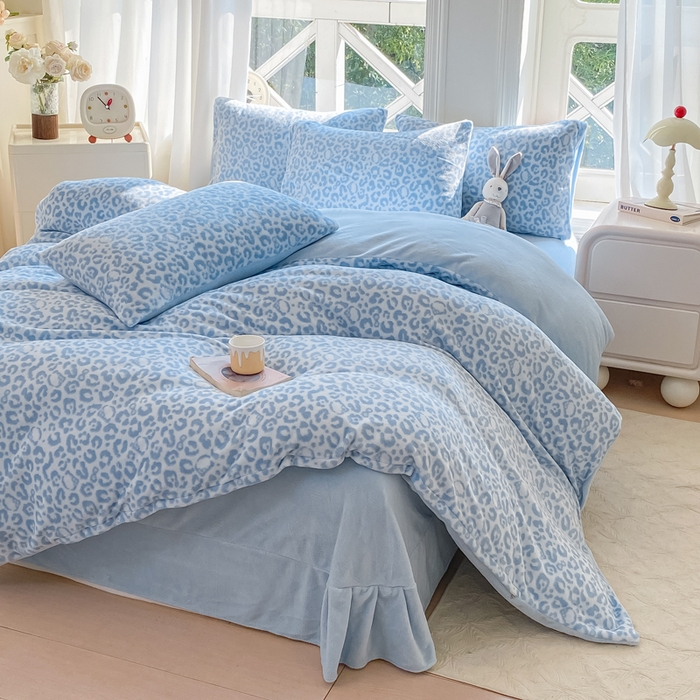 91家纺网 家纺一手货源 找家纺 元禾家纺 2025新款牛奶绒印花四件套 豹纹蓝