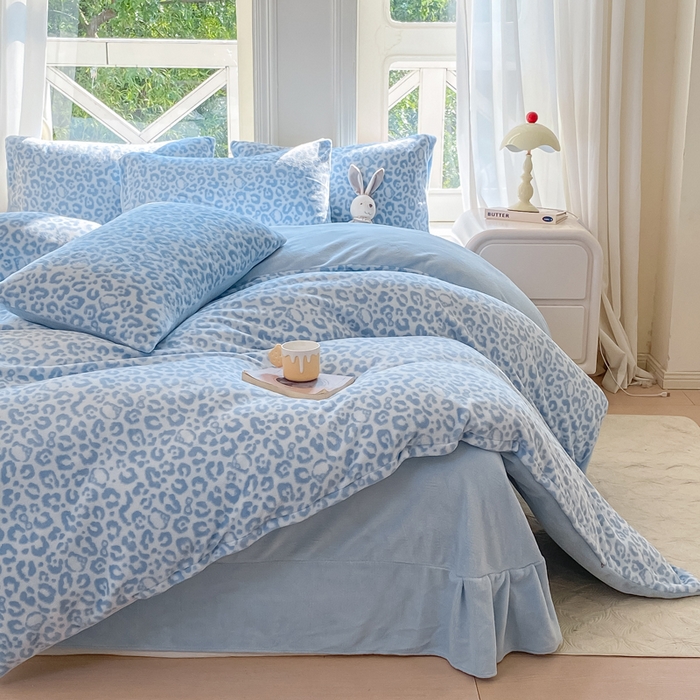 91家纺网 家纺一手货源 找家纺 元禾家纺 2025新款牛奶绒印花四件套 豹纹蓝