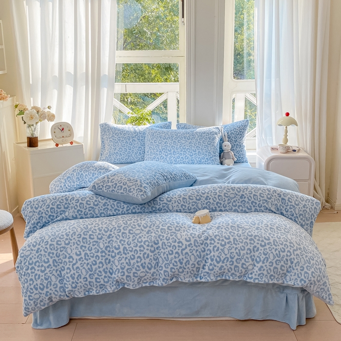 91家纺网 家纺一手货源 找家纺 元禾家纺 2025新款牛奶绒印花四件套 豹纹蓝