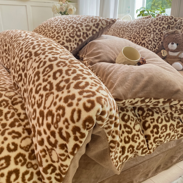 91家纺网 家纺一手货源 找家纺 元禾家纺 2025新款牛奶绒印花四件套 豹纹棕