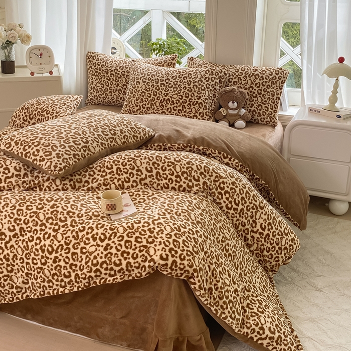 91家纺网 家纺一手货源 找家纺 元禾家纺 2025新款牛奶绒印花四件套 豹纹棕