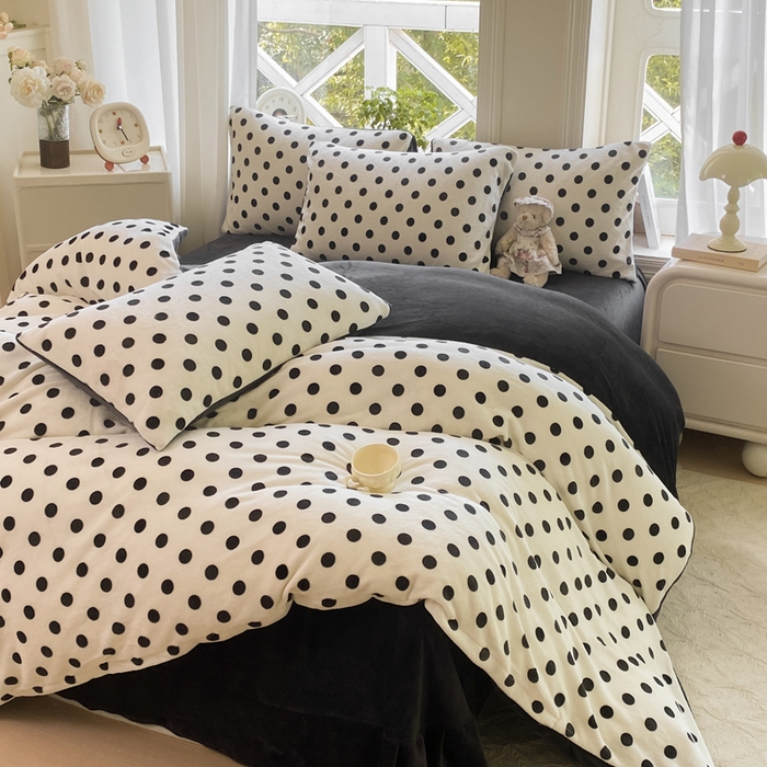 91家纺网 家纺一手货源 找家纺 元禾家纺 2025新款牛奶绒印花四件套 波点白