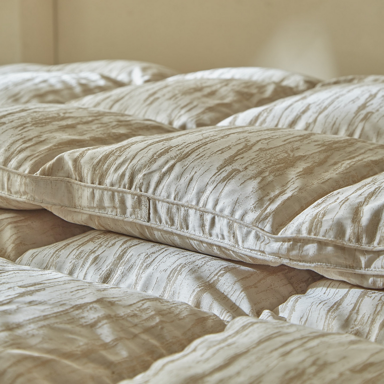 91家纺网 家纺一手货源 找家纺 暖羽屋羽绒馆 2025新款国标95白鸭绒被芯塞纳河畔绒子含量95羽绒被芯羽绒被子2米春秋被 塞纳河畔 米色