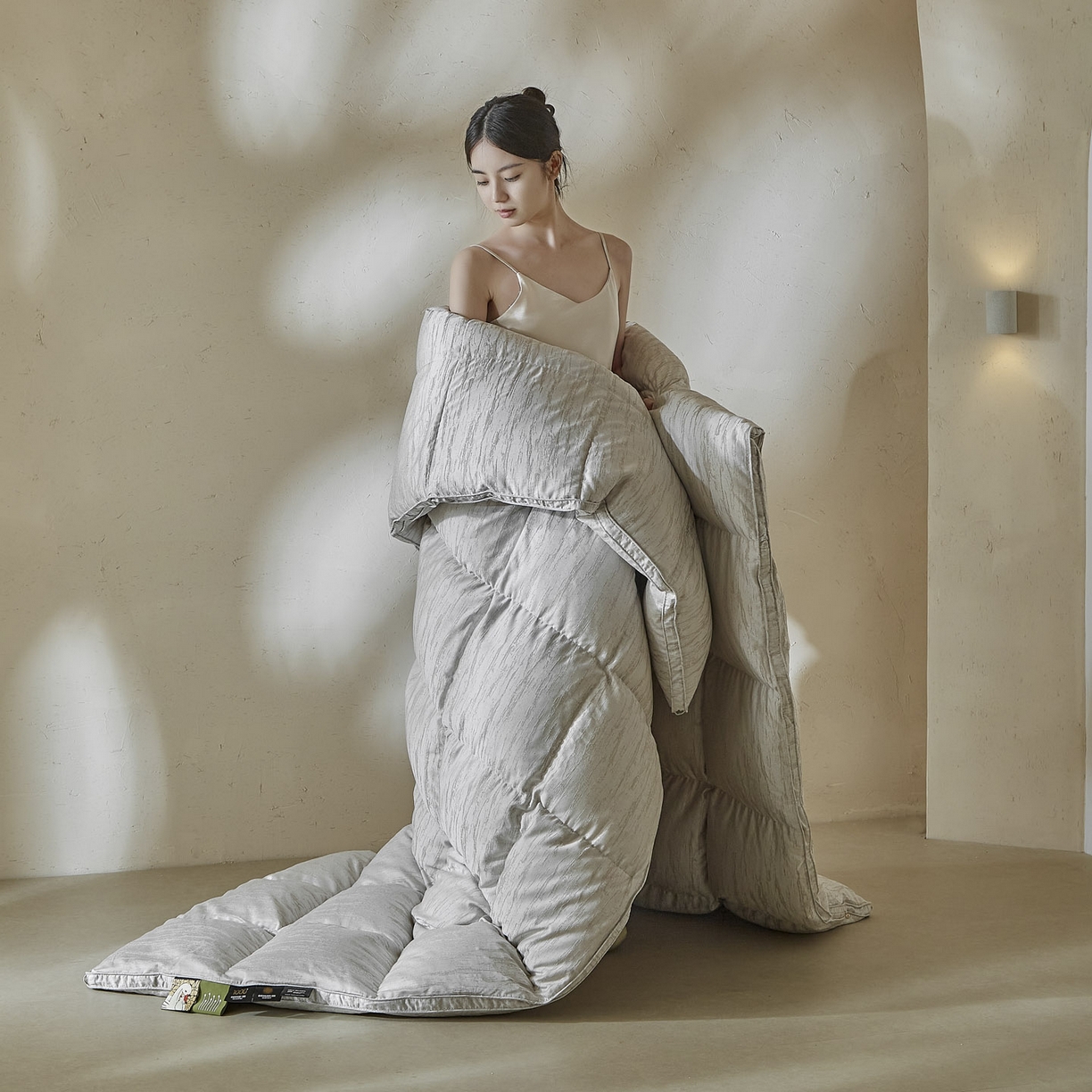 91家纺网 家纺一手货源 找家纺 暖羽屋羽绒馆 2025新款国标95白鸭绒被芯塞纳河畔绒子含量95羽绒被芯羽绒被子2米春秋被 塞纳河畔 云灰