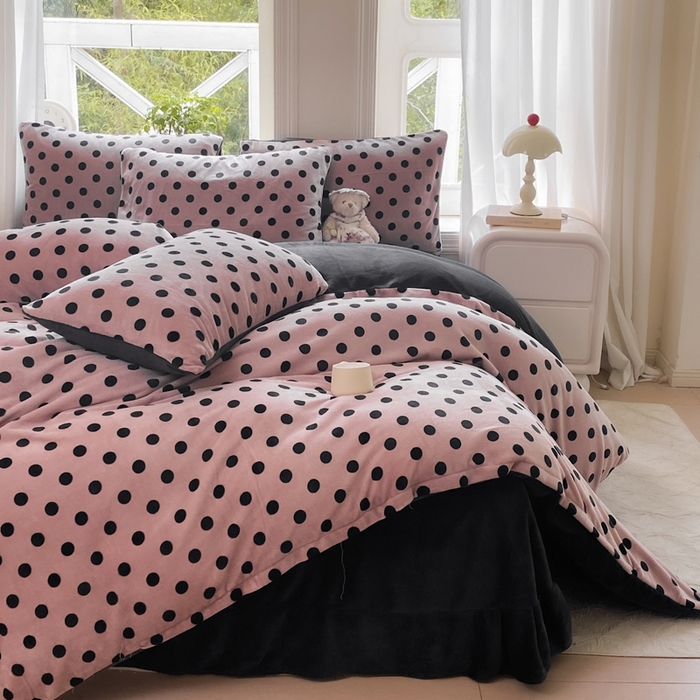 91家纺网 家纺一手货源 找家纺 元禾家纺 2025新款牛奶绒印花四件套 波点玫红