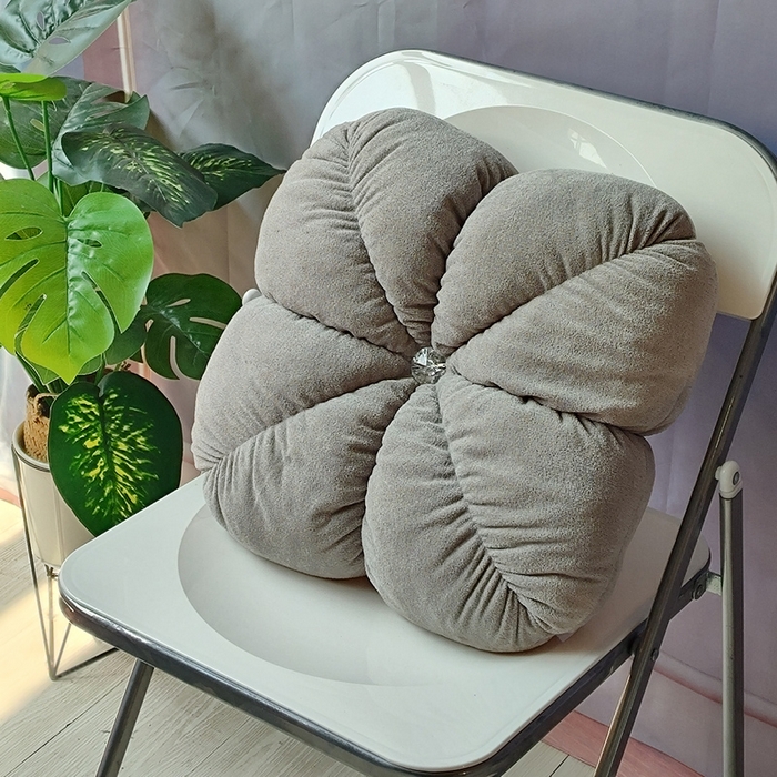 91家纺网 家纺一手货源 找家纺 （总）李帅家居 2025新款羊驼绒四叶草抱枕毛绒玩具超大号长条枕公仔可爱玩偶抱枕巨型娃娃床上女生