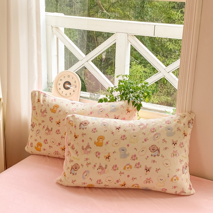 91家纺网 家纺一手货源 找家纺 元禾家纺 2025新款牛奶绒印花四件套 狗狗公园