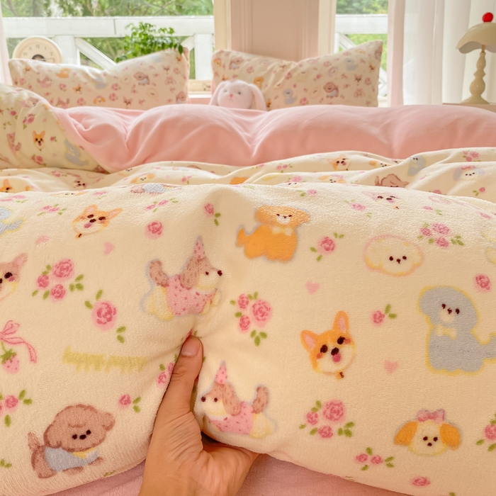 91家纺网 家纺一手货源 找家纺 元禾家纺 2025新款牛奶绒印花四件套 狗狗公园