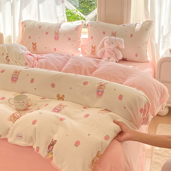 91家纺网 家纺一手货源 找家纺 元禾家纺 2025新款牛奶绒印花四件套 拉布布 粉