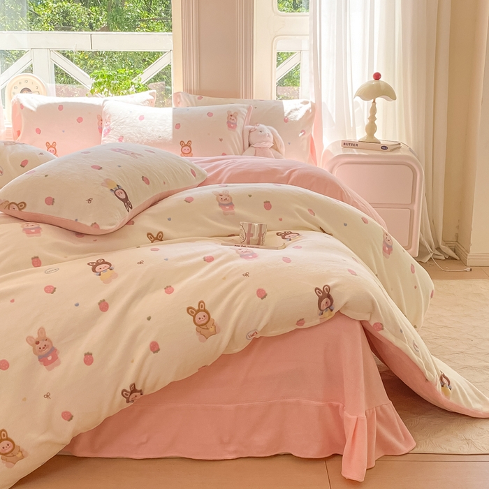 91家纺网 家纺一手货源 找家纺 元禾家纺 2025新款牛奶绒印花四件套 拉布布 粉