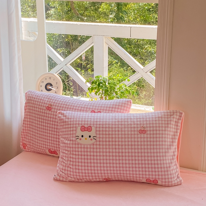 91家纺网 家纺一手货源 找家纺 元禾家纺 2025新款牛奶绒印花四件套 KT猫 粉