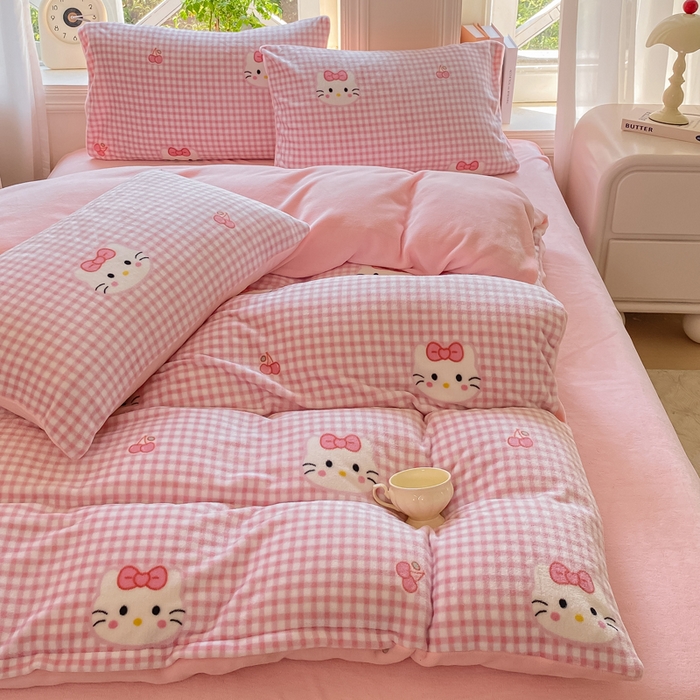 91家纺网 家纺一手货源 找家纺 元禾家纺 2025新款牛奶绒印花四件套 KT猫 粉