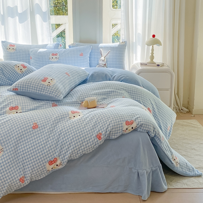 91家纺网 家纺一手货源 找家纺 元禾家纺 2025新款牛奶绒印花四件套 KT猫 蓝