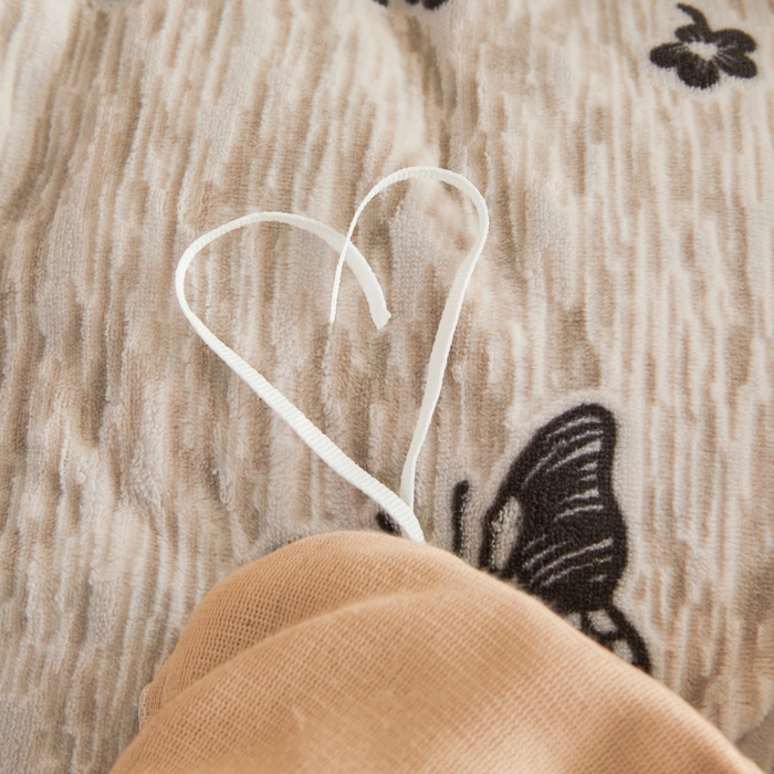 91家纺网 家纺一手货源 找家纺 罗艺轩 2025新款牛奶绒蕾丝花边床裙款四件套（套件控价：288/293/303/298/308/303/313起） 蝶恋花语