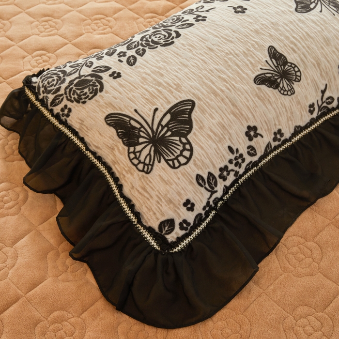 91家纺网 家纺一手货源 找家纺 罗艺轩 2025新款牛奶绒蕾丝花边床裙款四件套（套件控价：288/293/303/298/308/303/313起） 蝶恋花语