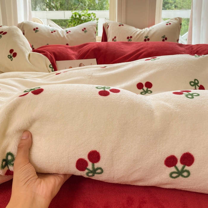 91家纺网 家纺一手货源 找家纺 元禾家纺 2025新款牛奶绒印花四件套 樱桃