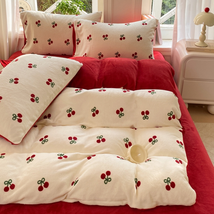 91家纺网 家纺一手货源 找家纺 元禾家纺 2025新款牛奶绒印花四件套 樱桃