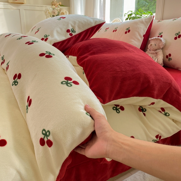 91家纺网 家纺一手货源 找家纺 元禾家纺 2025新款牛奶绒印花四件套 樱桃