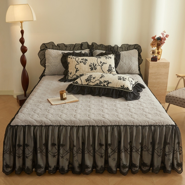 91家纺网 家纺一手货源 找家纺 罗艺轩 2025新款牛奶绒蕾丝花边单床裙 床裙单件 叶语悠然