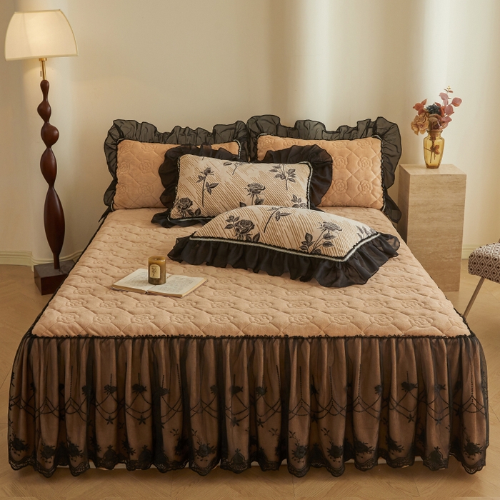 91家纺网 家纺一手货源 找家纺 罗艺轩 2025新款牛奶绒蕾丝花边单床裙 床裙单件 不止玫瑰