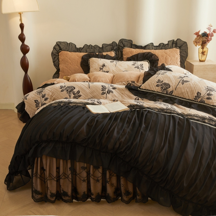 91家纺网 家纺一手货源 找家纺 罗艺轩 2025新款牛奶绒蕾丝花边单床裙 床裙单件 不止玫瑰